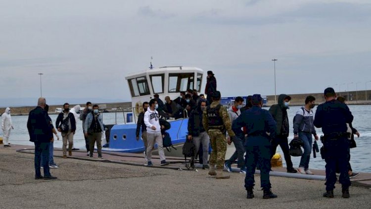 AB sınır gücü Frontex, Yunanistan’ın göçmenlere yönelik yasadışı uygulamalarının üstünü mü örtüyor?