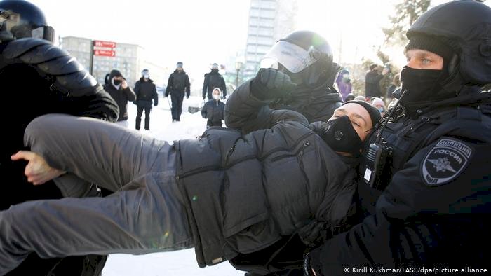 Navalni protestolarında gözaltıların sayısı 2 bini aştı