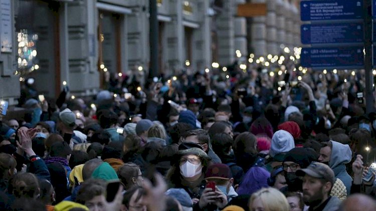 Rusya'da cezaevindeki muhalif lider Navalny taraftarlarının gösterisine gözaltı sayısı bini buldu