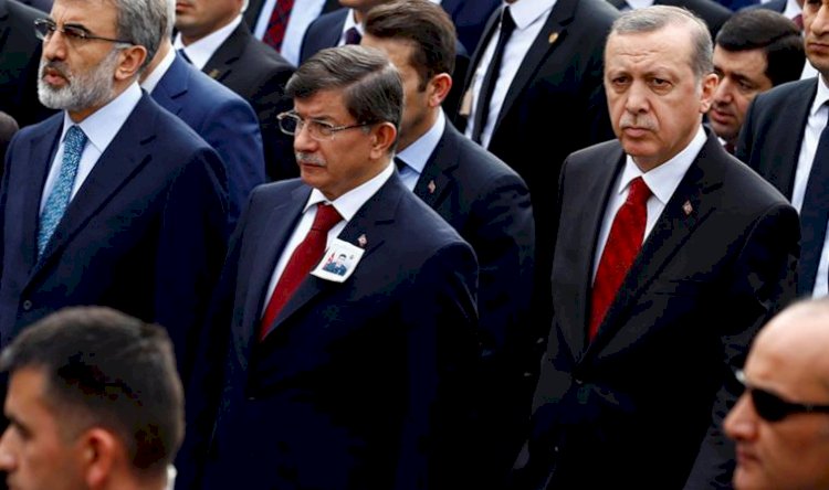 Ahmet Davutoğlu tarih verip anlattı: "Erdoğan'ı bir grup esir aldı"