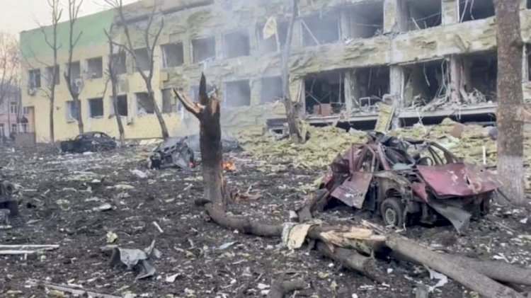 Zirvede barış konuşurken Mariupol'ü bombaladılar