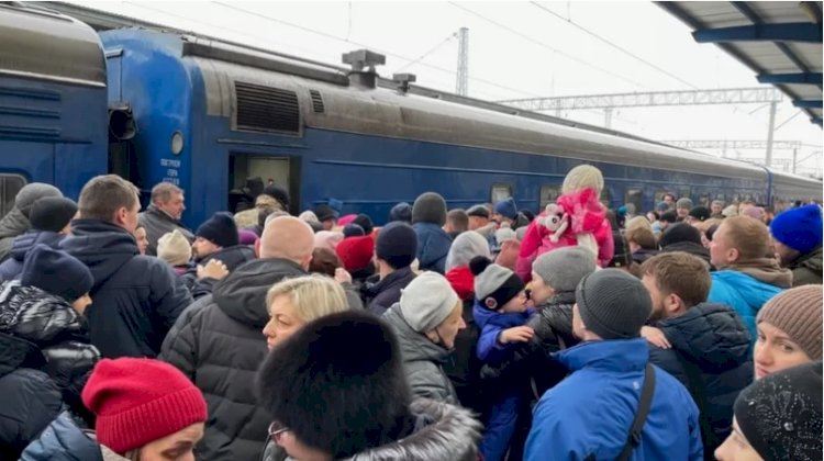 Ukrayna'da bir ay: 'Havaya uçan evler, metrolarda geceleyen aileler, tedavileri aksayan çocuklar'