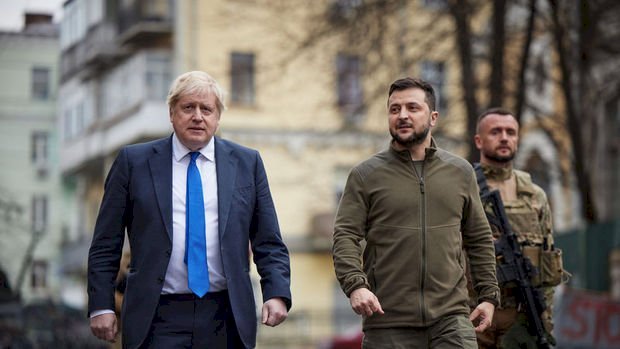 Johnson: Ukrayna'ya daha gelişmiş silahlar vermeliyiz