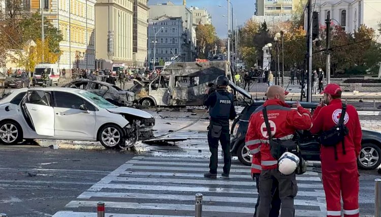 Ukrayna'da birçok kente füzeli saldırı; Kiev'in merkezi vuruldu: En az 8 kişi öldü 24 kişi yaralandı