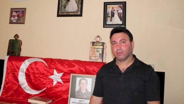 Şehit kardeşinin bavulunu yıllar sonra açtı: Kokusu hala üzerinde