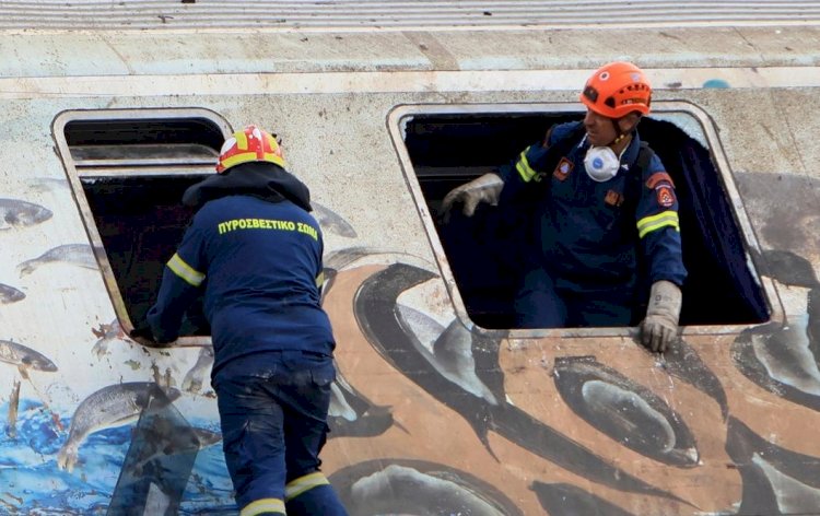 Yunanistan Ulaştırma Bakanı tren kazası sonrası istifa etti