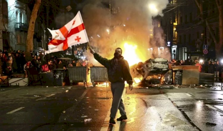 Gürcistan'da iktidar partisi protesto edilen 'yabancı ajan' yasa tasarısını geri çekti