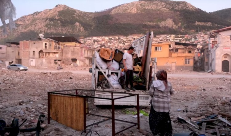 Depremde yerle bir olan Hatay'da hayat normale dönmüyor: Hijyen ve barınma sorunları sürüyor