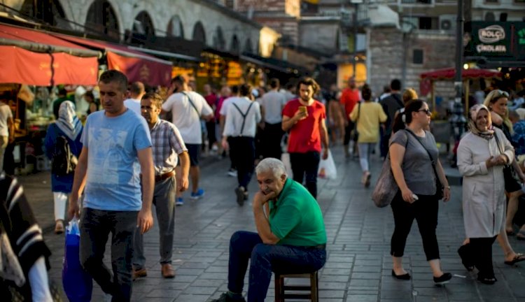 “Türkiye'nin kalıcı yatırımlar için ekonomide U dönüşünden daha fazlasına ihtiyacı var”