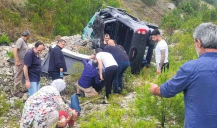 Eski Ekonomi Bakanı Nihat Zeybekci trafik kazası geçirdi!