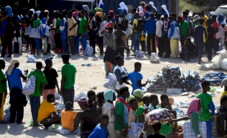 Lampedusa adasına göç dalgası AB’yi böldü