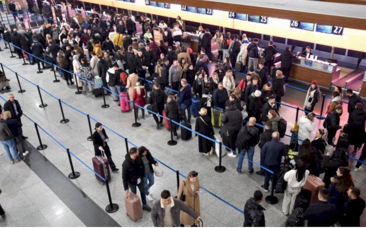 Kosovalılar Schengen bölgesinde vizesiz seyahate başladı