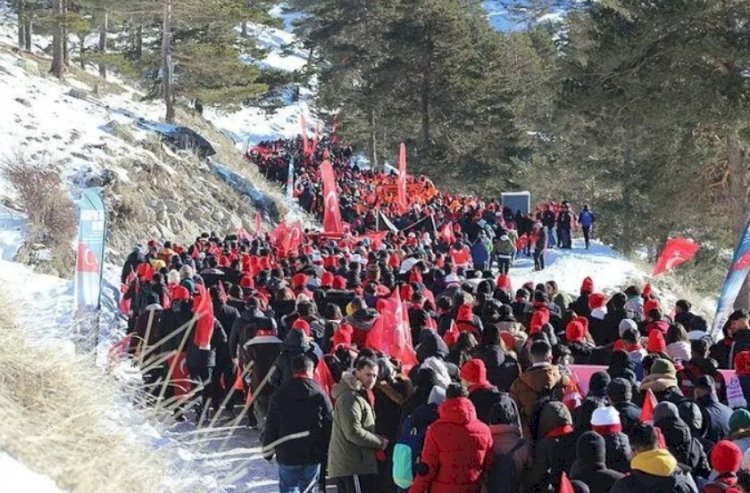 Binlerce kişi  Sarıkamış şehitleri için yürüdü