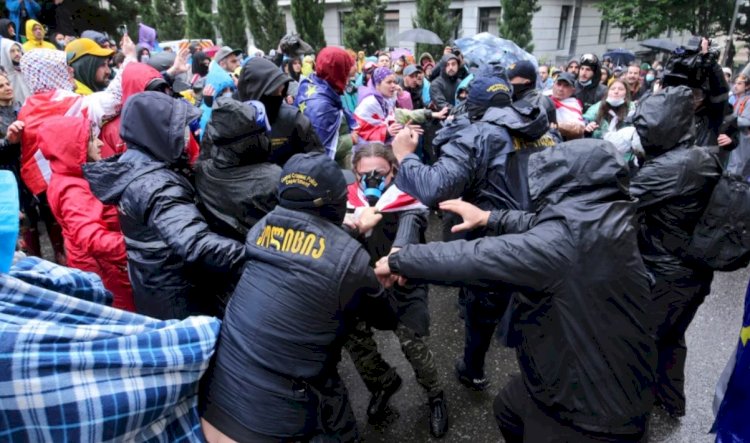 Gürcistan’da “yabancı etki ajanları” yasa tasarısı protestoları sürüyor