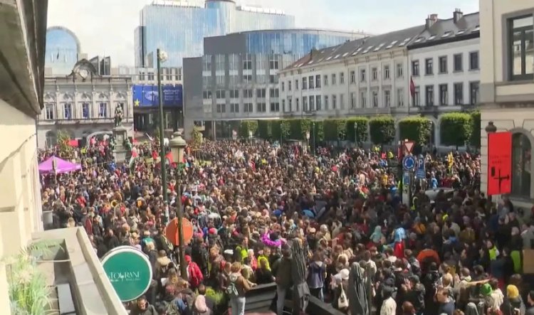 4,500 kişi yükselen aşırı sağ ve ırkçılığı protesto etmek için Brüksel'de yürüdü