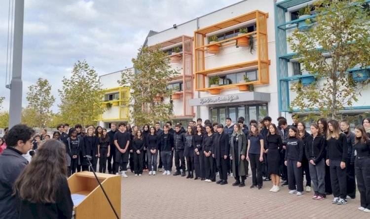 Fransız okullarına çocuğunu gönderen veliler, Türk öğrencilerin haklarının korunmasını talep ediyor