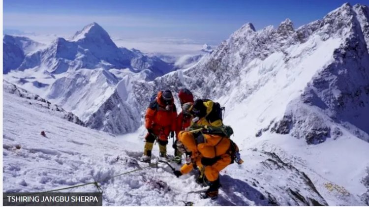 Everest'in 'ölüm bölgesinde' donan dağcıların cesetleri yıllar sonra nasıl kurtarıldı?