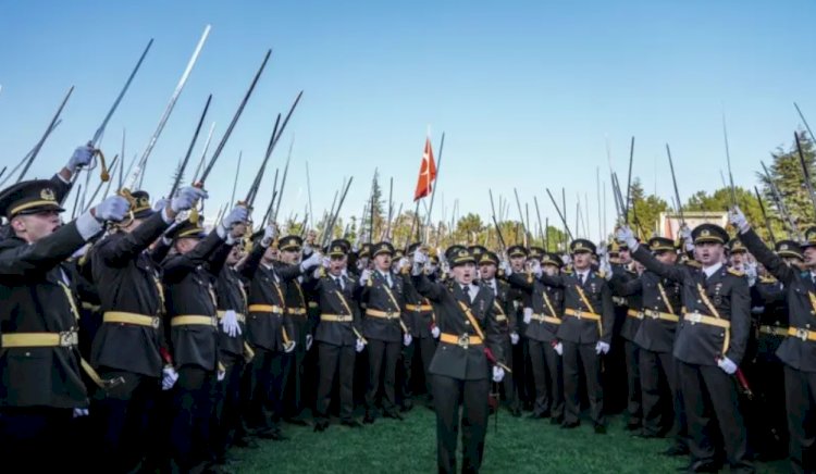 Kara Harp Okulu Mezuniyet Töreninde 'Kılıçlı Yemin' Tartışması: MSB İnceleme Başlattı