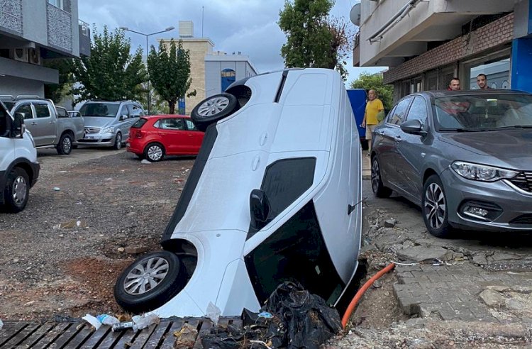 İzmir'de Şiddetli Yağış Sonrası Altyapı Sorunları Yine Gündemde