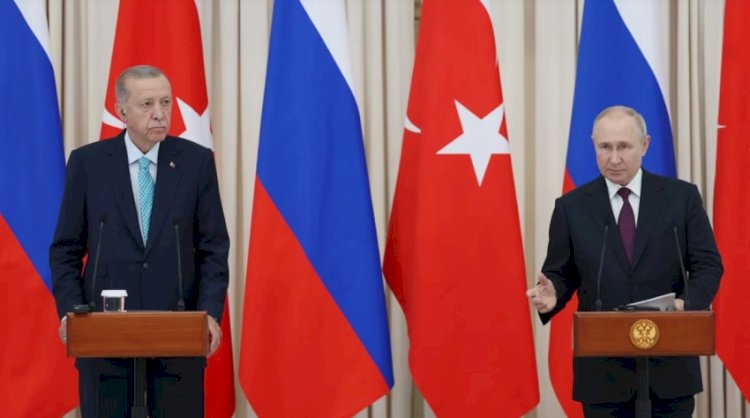 Türkiye-Rusya İlişkilerinde Gergin Bekleyiş: Putin’in Ertelenen Ziyareti ve BRICS Tartışması