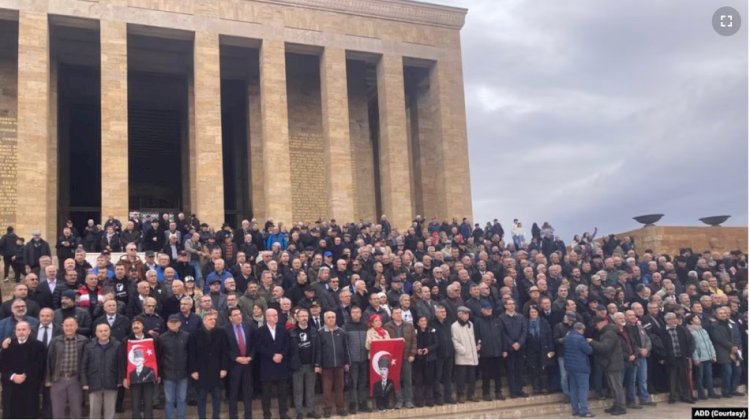 Teğmenlere Destek İçin Anıtkabir’e Yürüyüş: Cumhuriyet Değerlerine Bağlılık Vurgusu