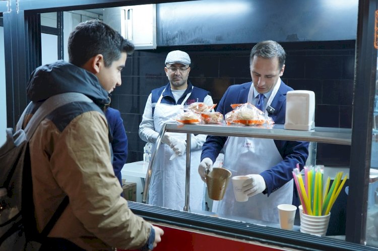 İzmir’de Yerel Yönetimlerin İcraat Anlayışı Tartışılıyor: Halk Aklıyla Dalga Geçmeyin!