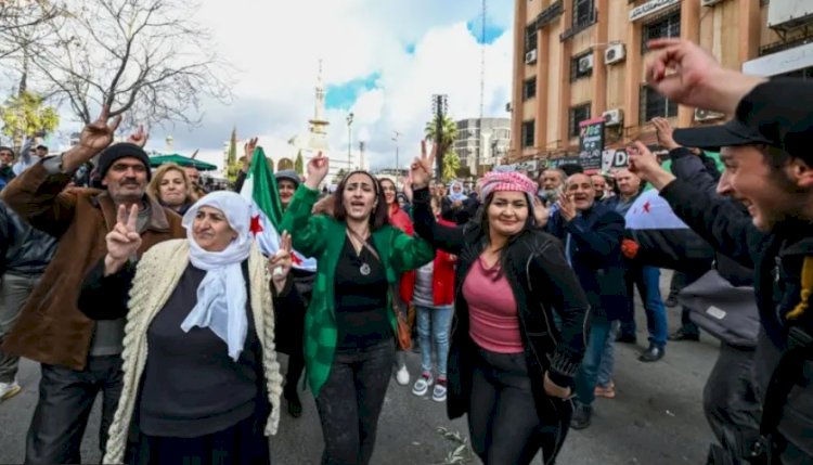 Suriye'de HTŞ Anayasayı Askıya Aldı, Halkı Kutlamaya Çağırdı