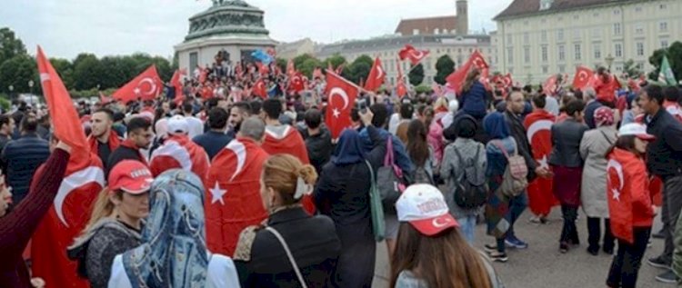 Hollanda’daki Türk Nüfusunun Gerçek Sayısı Açıklandı: 549.431 Resmi, 700.000 Gayri Resmi