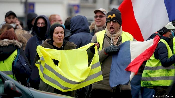 Tagesspiegel: Sarı Yelekliler Fransa'yı değiştirdi