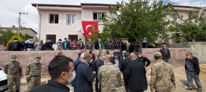 Uzman Onbaşı Ahmet İnce'nin (30) acı haberi, Hatay'ın Kırıkhan ilçesindeki baba ocağına ulaştı.